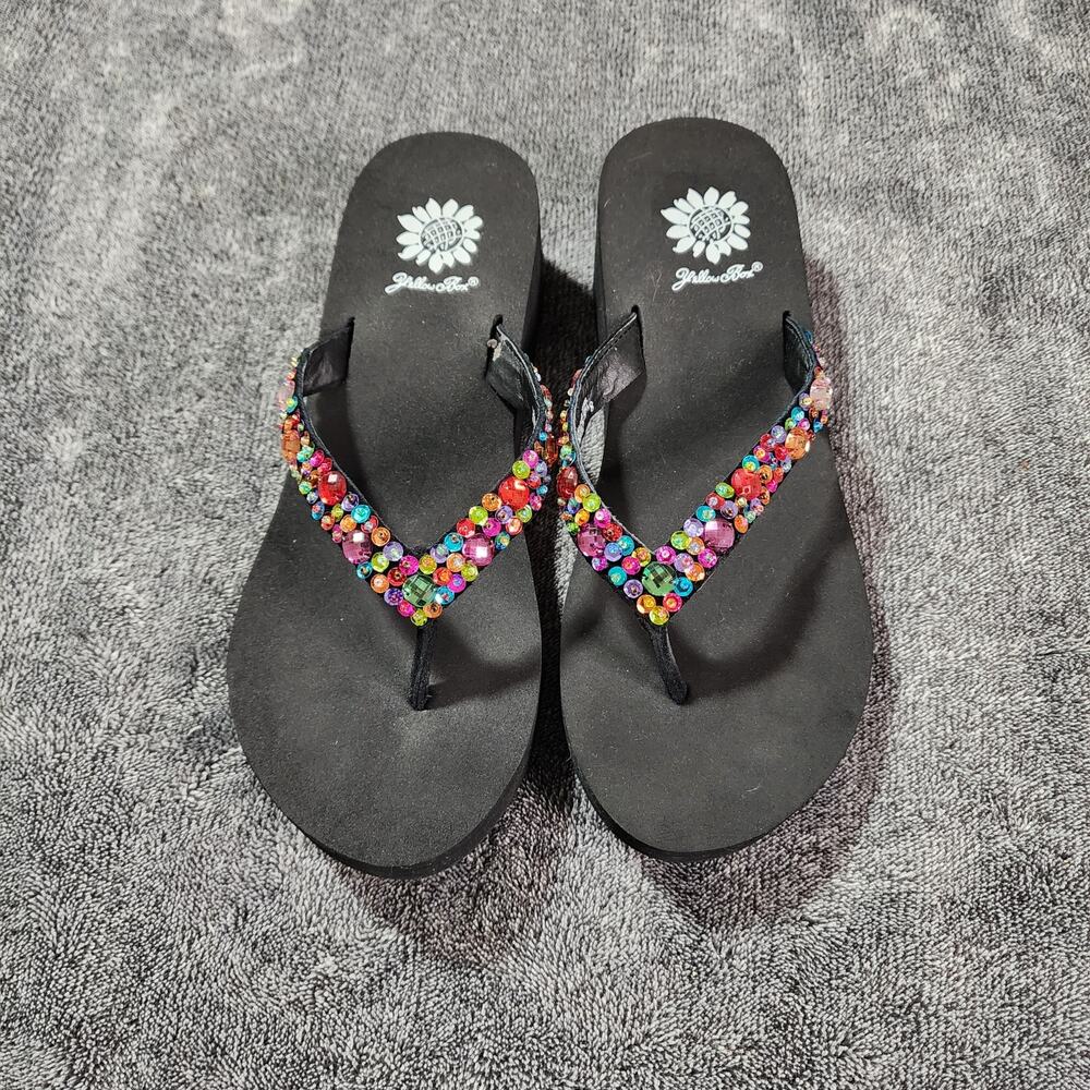 Yellow Box Shoes Jeweled flip flops Twiggy size 8 b20